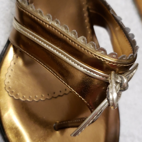 NWOT Gallery slip on toe thong sandals, gold, 6 - Picture 6 of 6